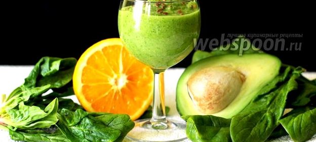 Смузи из авокадо, банана и шпината