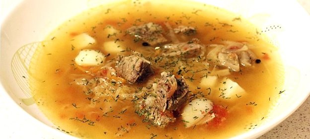 Сибирские щи с солеными помидорами