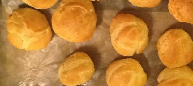 Булочки с посыпкой и грецкими орехами