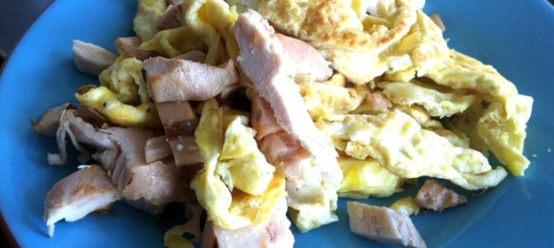 Яичница с курицей