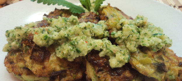 Оладьи овощные с огуречным соусом