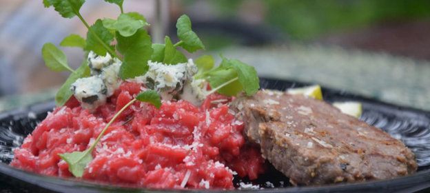 Ризотто со свеклой и стейками