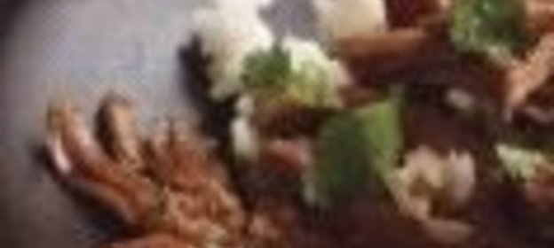 Щи из рубленой свежей капусты со сметаной