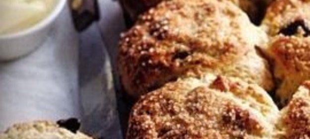 Гренки-палочки с ветчиной и яйцом