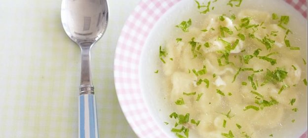 Куриный бульон с яичными клецками