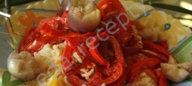 Рис с помидорами под шубой