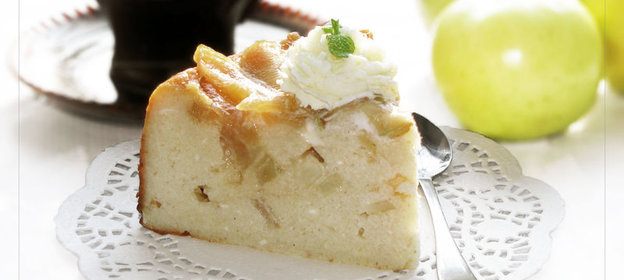 Творожная запеканка с карамельными яблоками