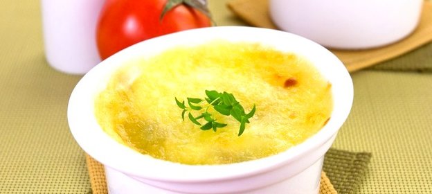 Яичница с помидорами и моцареллой