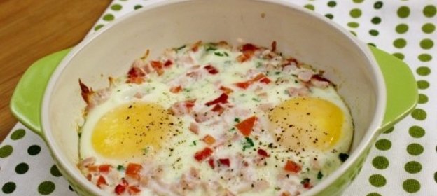 Яичница с беконом в духовке