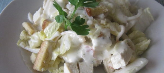 Салат «Цезарь» с кальмарами