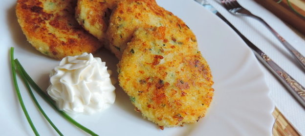 Картофельно-творожные лепешки с зеленью