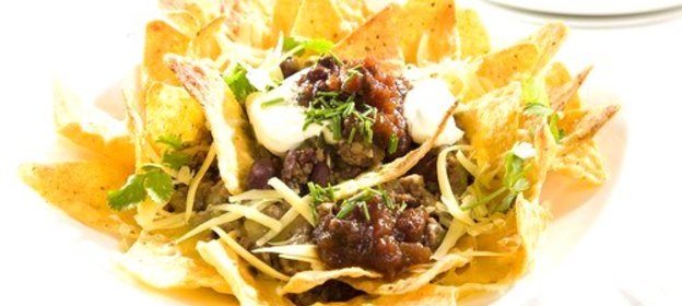 Дип из консервированной фасоли и кинзы