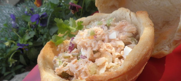 Салат Русалочка в хлебных тарелочках