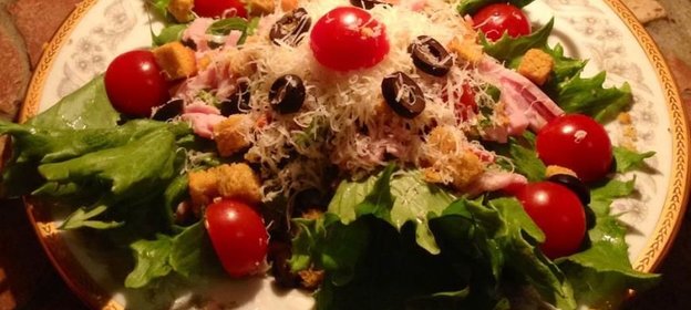 Салат Цезарь Бесхитростный