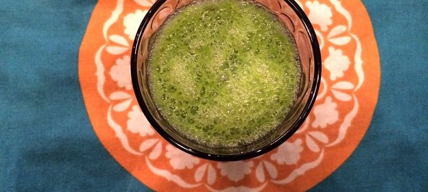 Зеленый смузи со шпинатом и грушами