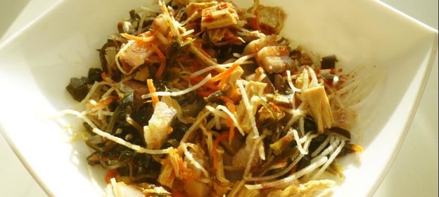 Салат из сельди с морской капустой