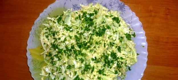 Салат из свежей капусты с яйцом