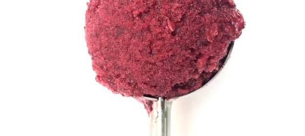 Сорбет с вишней и молотым черным перцем