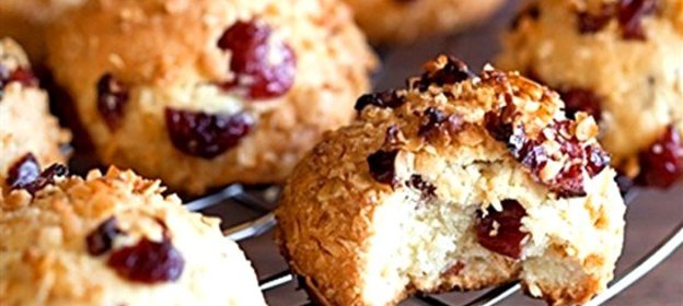 Низкокалорийное овсяное печенье с вишней и цедрой