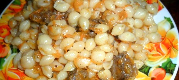 Макароны с кусочками мяса