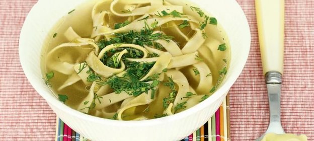 Лапша в овощном бульоне