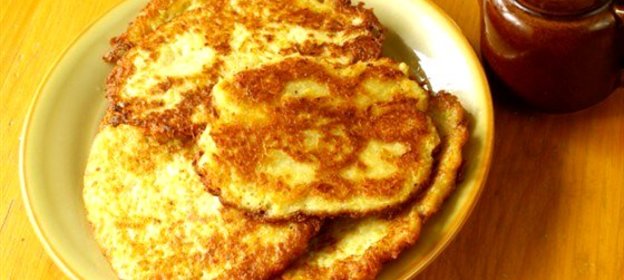 Индийские лепешки с цукини и кориандром