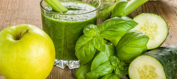 Зеленый смузи со шпинатом и огурцом
