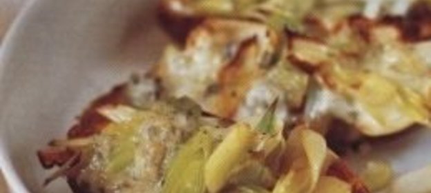 Сырные палочки с луком-резанцем