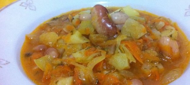 Бульон с фаршированными огурцами