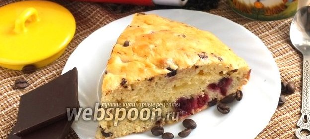 Сметанник с ягодами и кофейным шоколадом