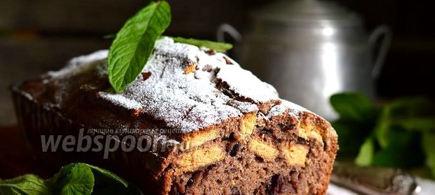 Шоколадный манник с печеньем и консервированной вишней