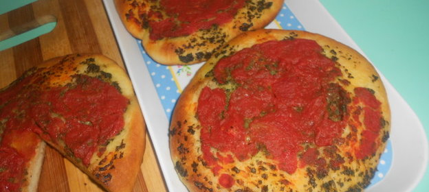 Лепешки с зеленью и томатами