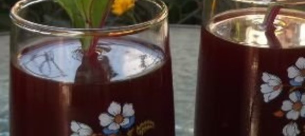 Пицца с брынзой, маринованным огурцом и оливками