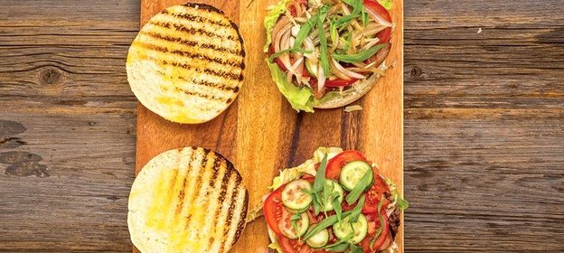 Чизбургер с говядиной коби и запеченным картофелем