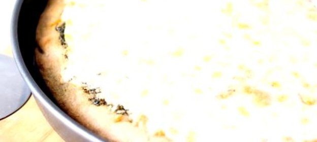 Пицца Три сыра с соусом Песто