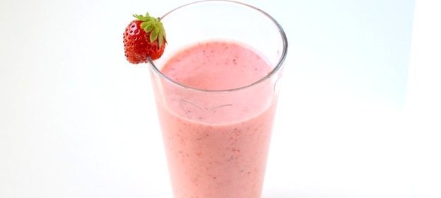 Клубничный смузи с овсянкой