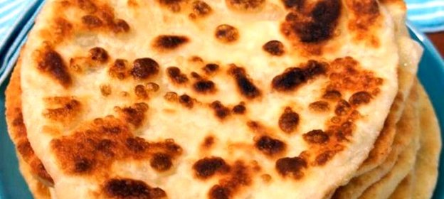 Хычины - лепешки с начинкой