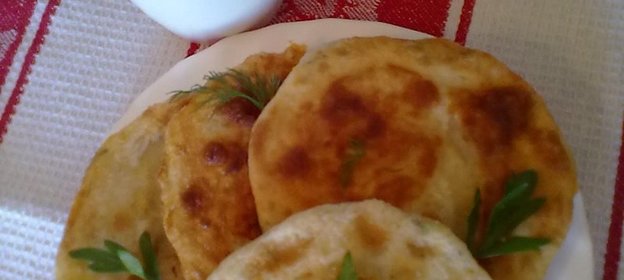 Хрустящие лепешки по спирали с сыром...универсальный и простой рецепт)))