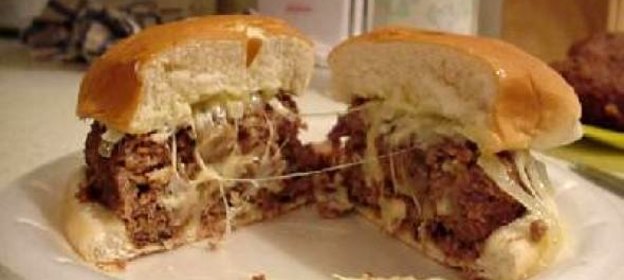 Гигантский швейцарский бургер с грибами