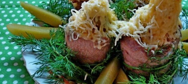 Соус из чёрной смородины и кореньев