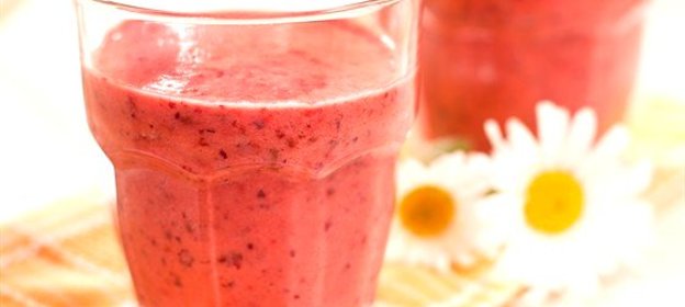 Ягодный смузи из клюквы и ежевики