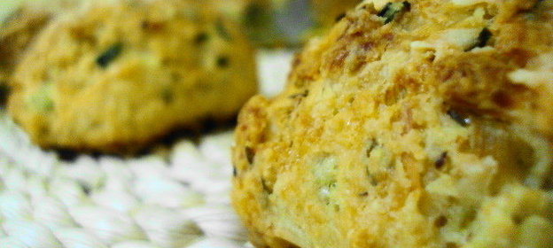 Пикантные сырные булочки