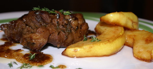 Баранья лопатка в лаймово-тимьяновом маринаде с карамелизованной айвой