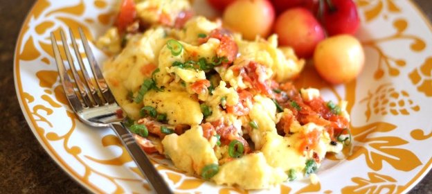 Яичница с колбасой