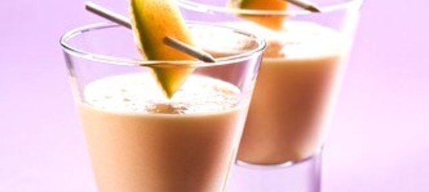 Дынный смузи с йогуртом и медом