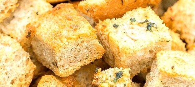 Гренки из белого хлеба в духовке