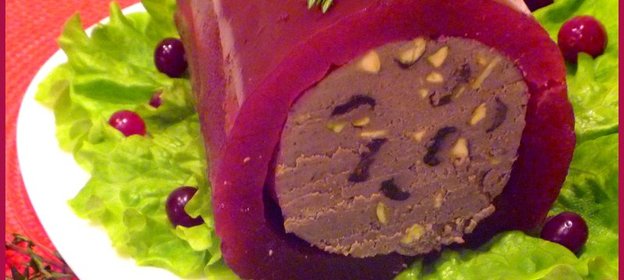Паштет из куриной печени с вяленой клюквой и фисташками в клюквенном желе