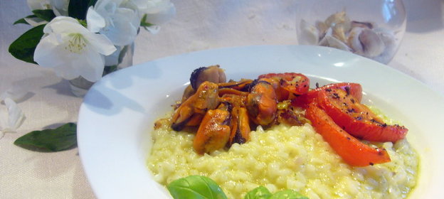 Ризотто с кофейными помидорами и жаренными мидиями