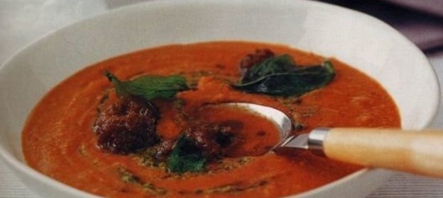 Средиземноморский суп-пюре с соусом песто