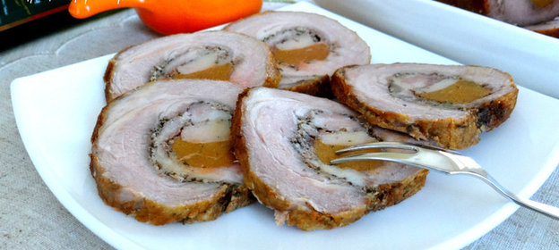 Средиземноморский рулет из свиной шеи с печенью и салом